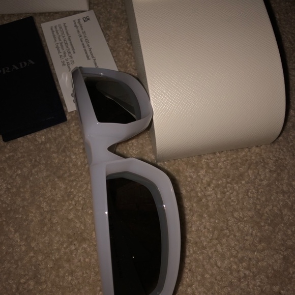 Prada Runway Sunglasses Opal White Grey Mirror New - Picture 7 of 7